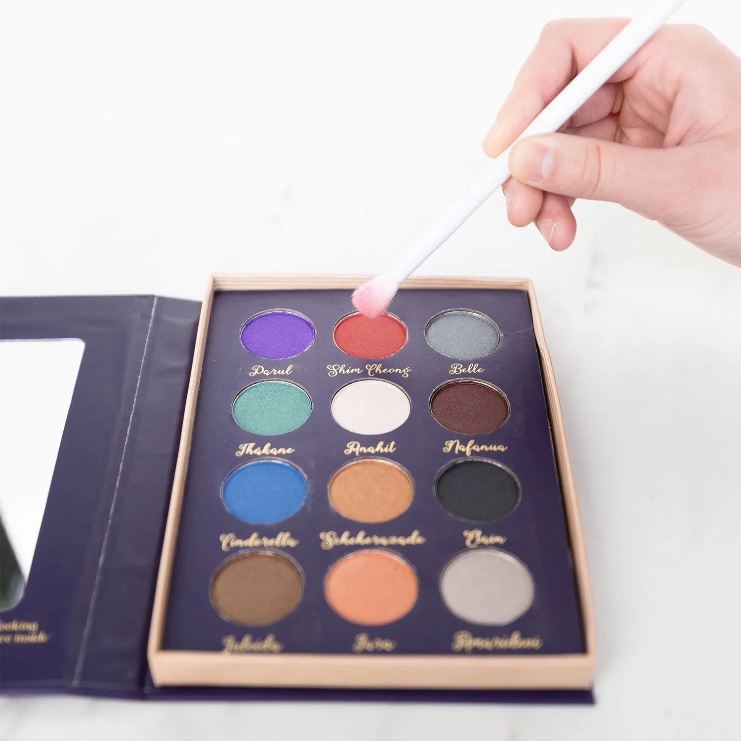 Advent 2023 - Princesses of the World Book Eyeshadow Palette