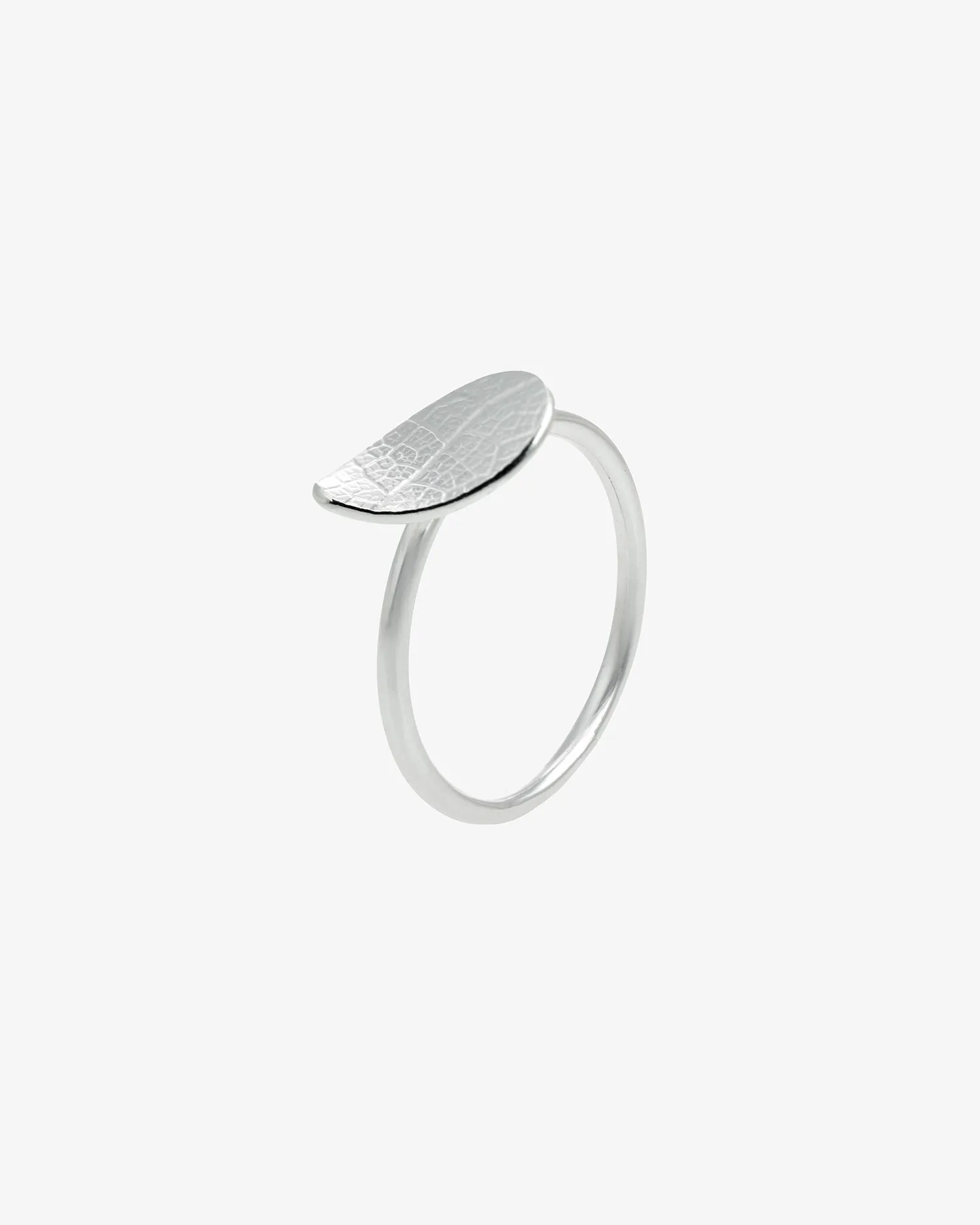 Leaf drop ring silver