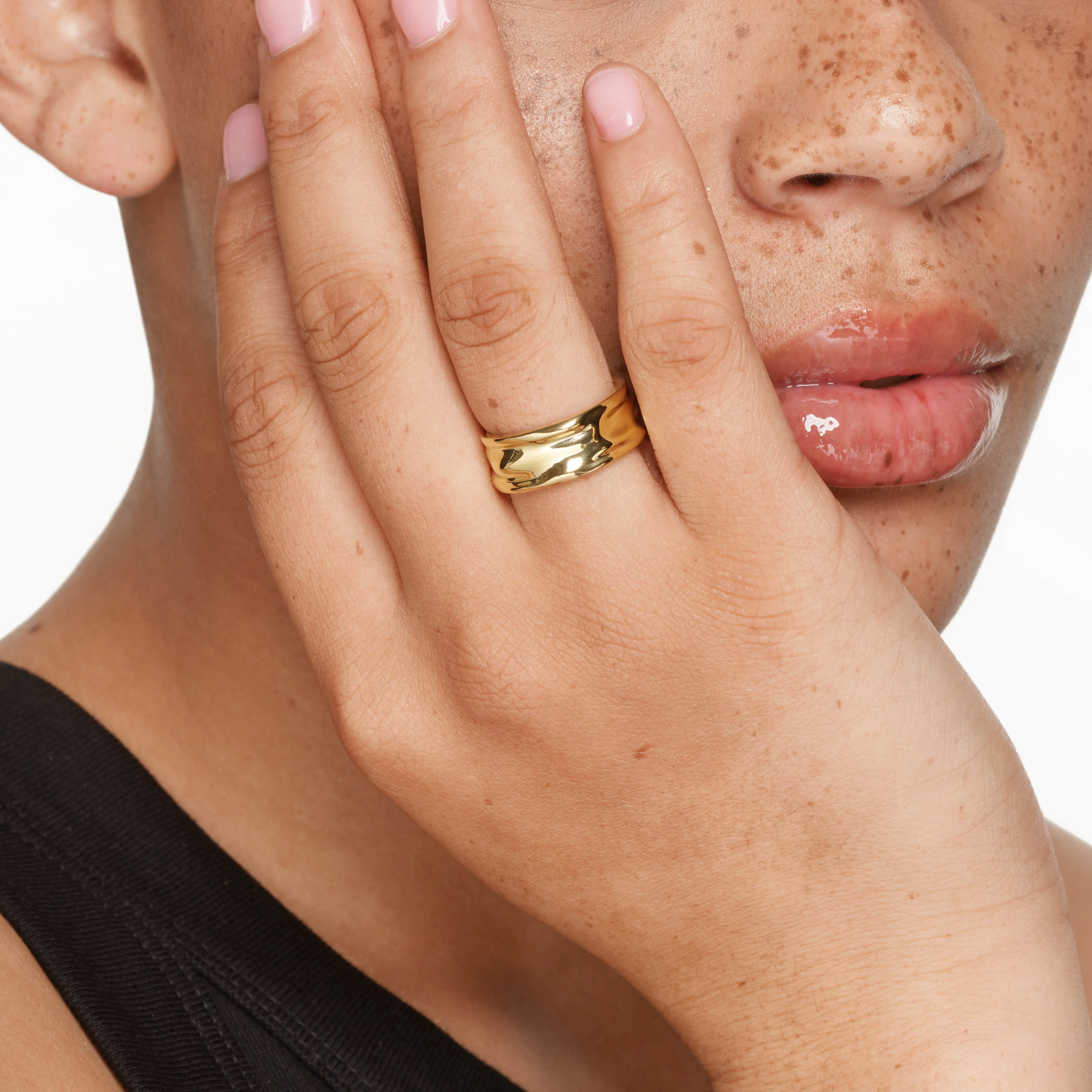 Organic Hammered Band Ring in Gold