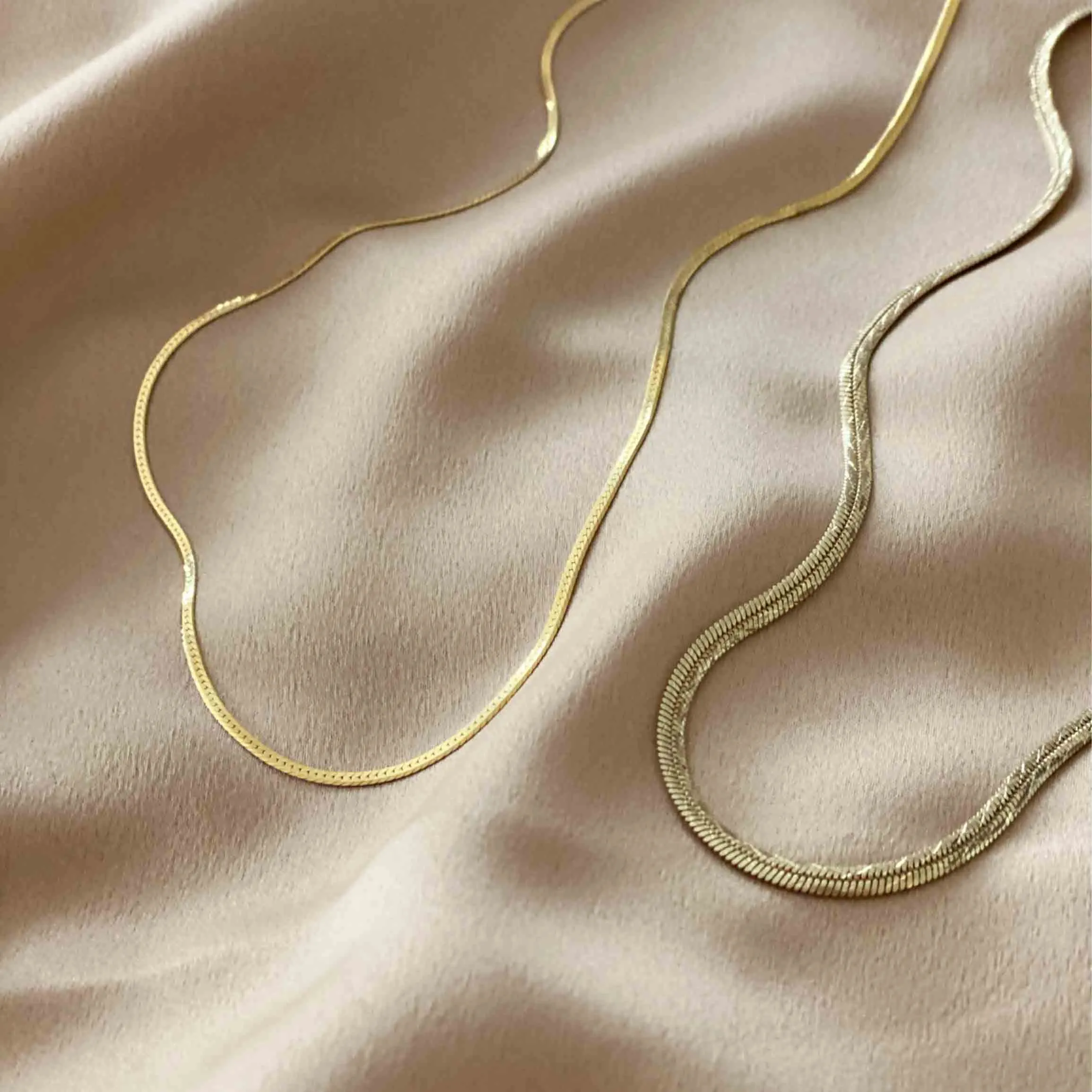 Viper Choker Chain Necklace in Gold